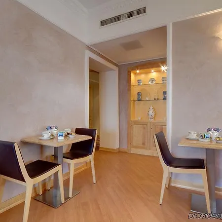 Konukevi Residenza Romacentro 4*