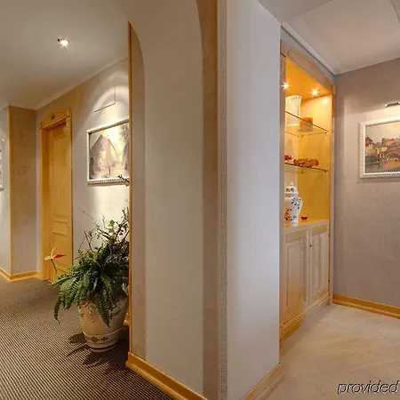 Konukevi Residenza Romacentro 4*